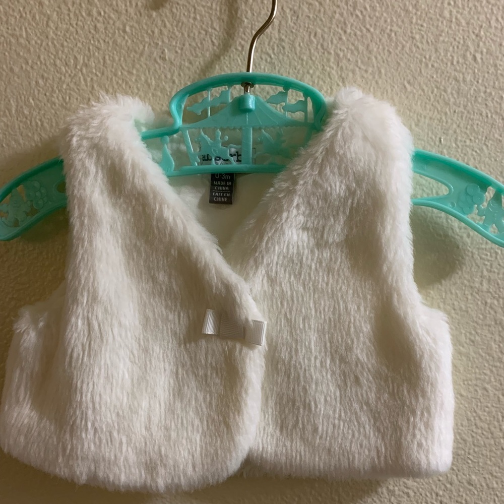 Absorba Paris White Faux Fur Vest-Size 0-3 Months Pictures Birthday Christmas